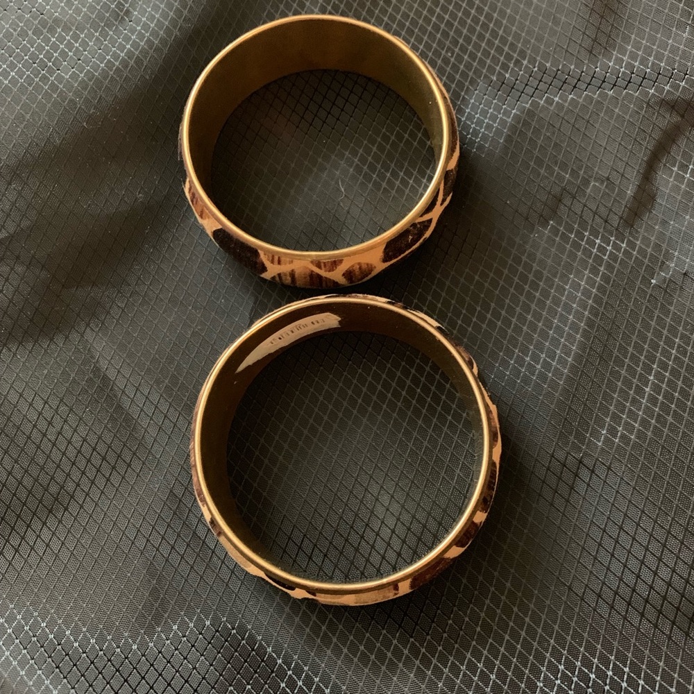 Wooden bangle with animal print